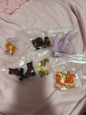 Rainbow high doll shoes lot 3